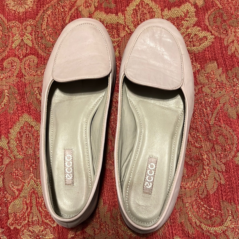 Lovely lilac / Light grey comfortable slip on leather flats by Ecco - size 38